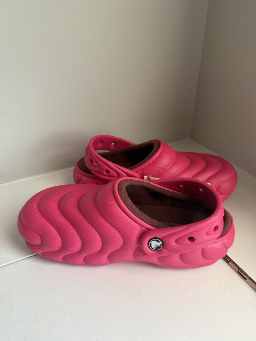 NEW Crocs Classic Lined Overpuff Clog Scarlet Pink Size Womens 6 $65 [jb] - Picture 15 of 16